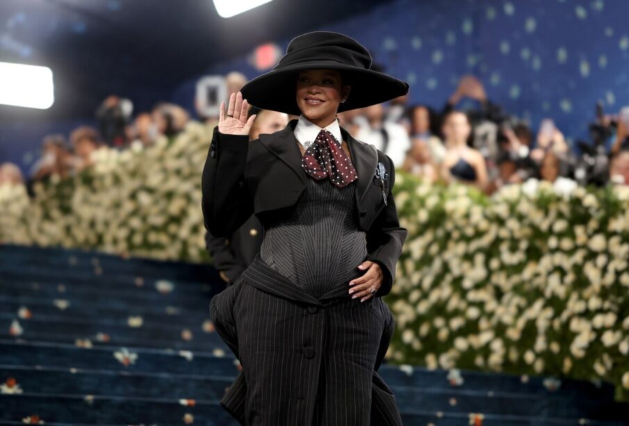 Rihanna is Pregnant Again!